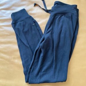 Black Lululemon Joggers/Sweats